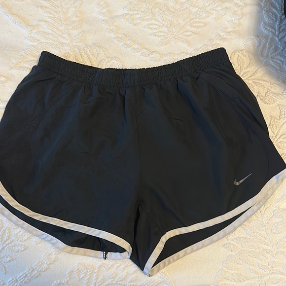Cute Nike black shorts size small - Picture 1 of 4